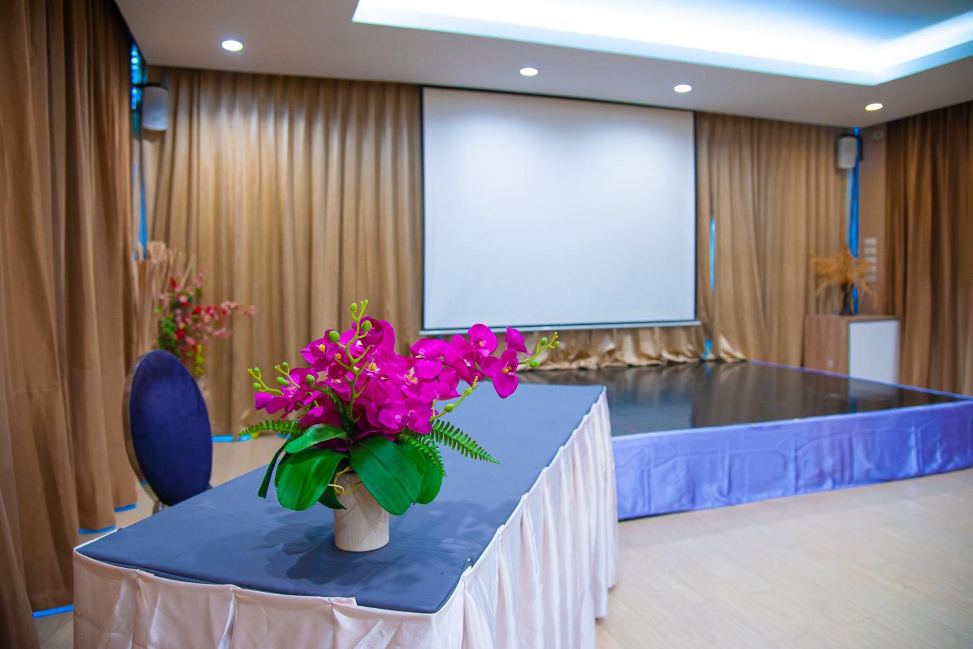 O2 Luxury Hotel Bangphli Kültér fotó